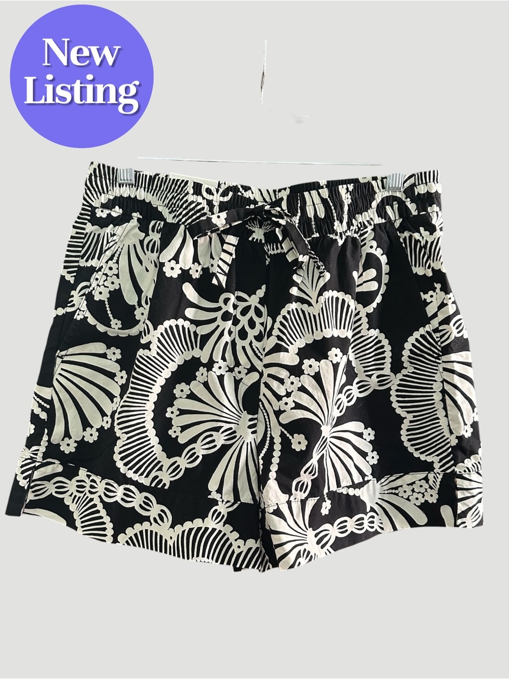 Banana Republic Factory Mid-Rise Shorts 5” Inseam. 100% Cotton. Size S. NWT